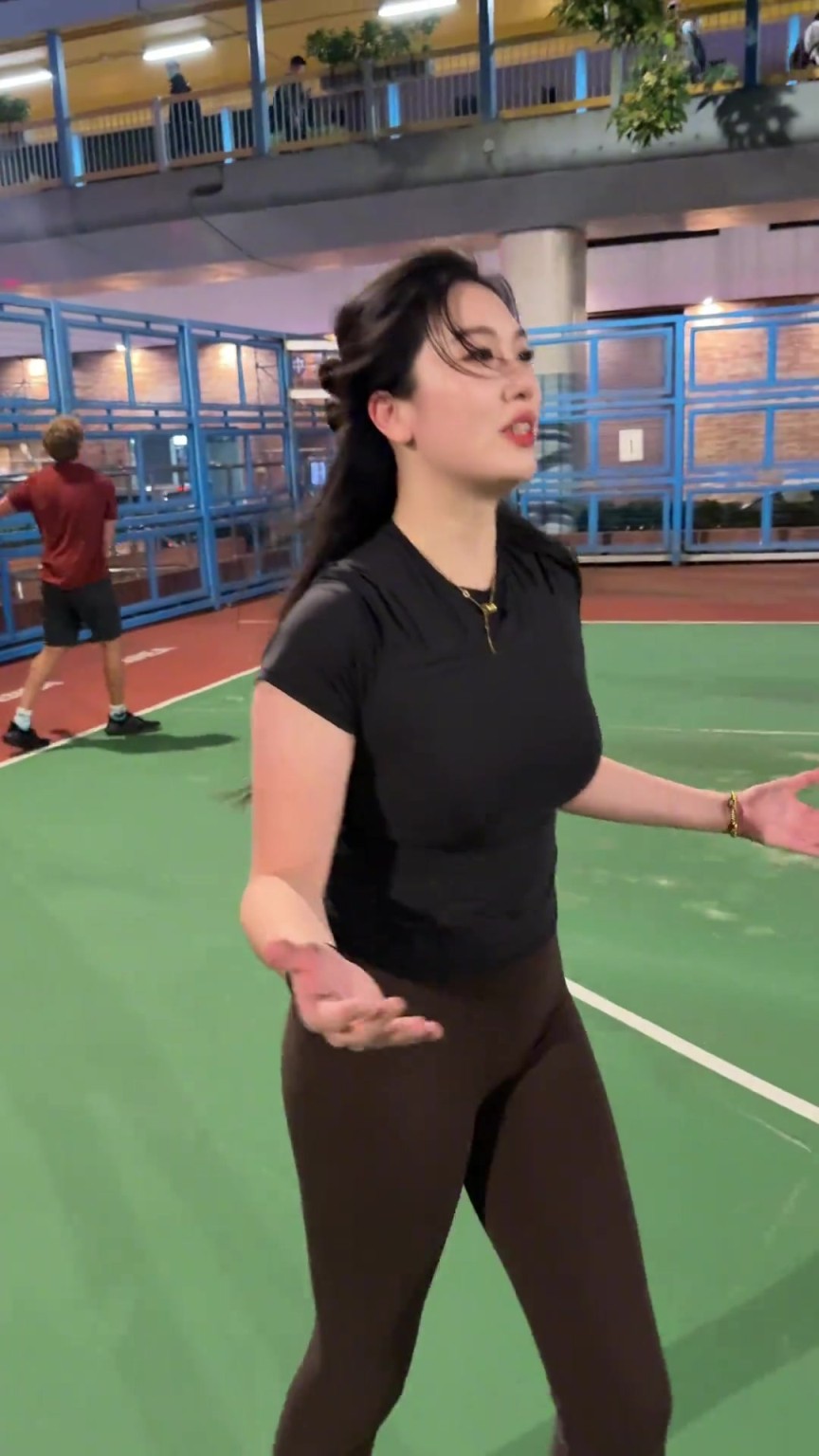 强度太低？肘子姐：让我感受一下欧美的防守！